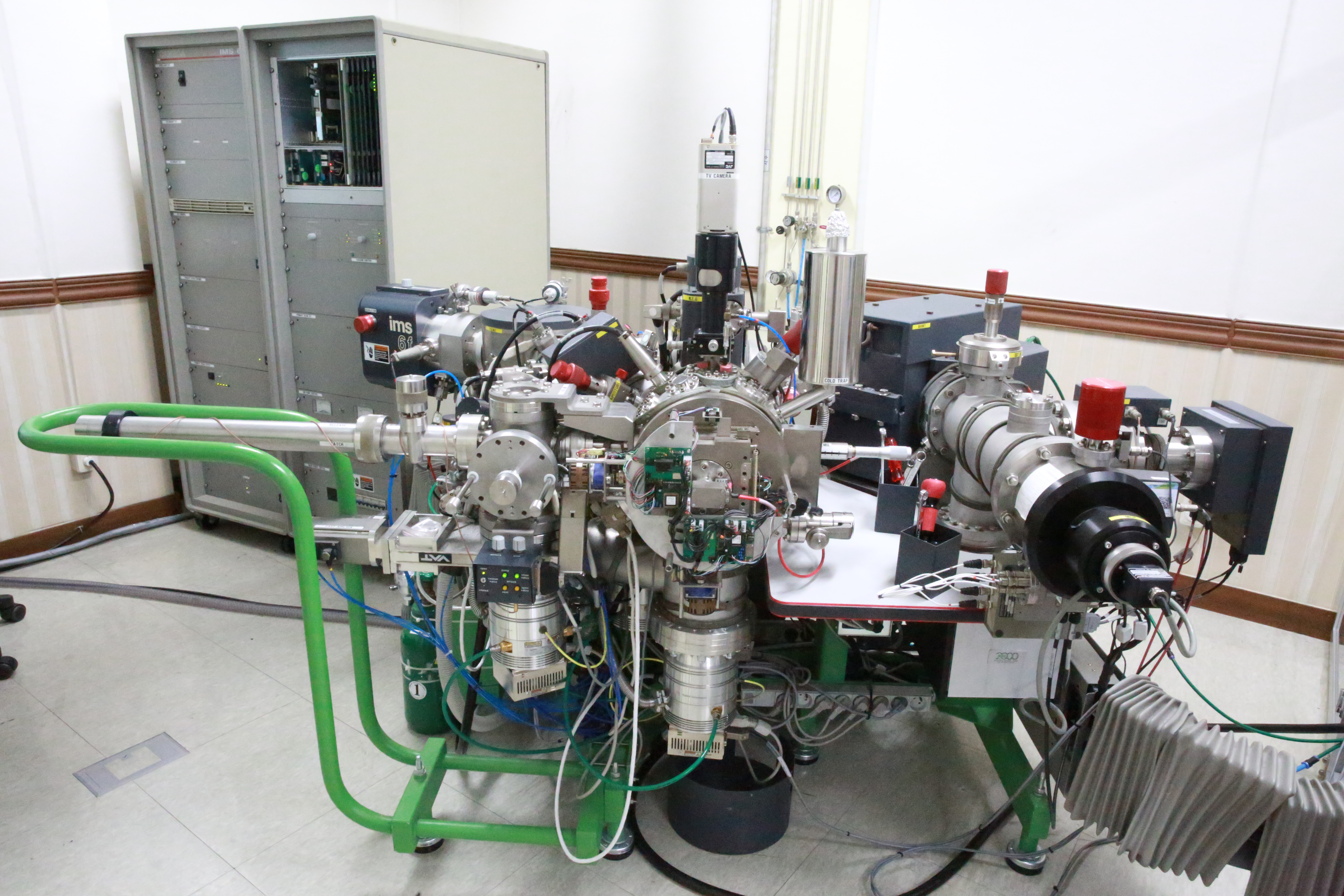Secondary Ion Mass Spectrometry (SIMS)
